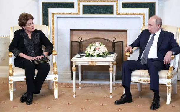 “Muito obrigado”, disse Putin a Dilma, agradecendo os esforços por nova estrutura global