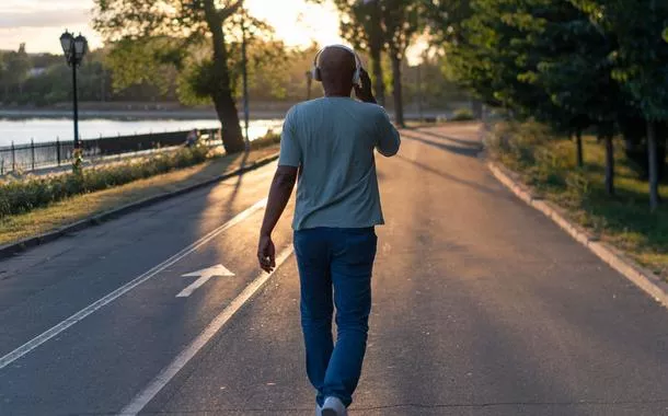 Caminhada vale como cardio? Especialistas esclarecem