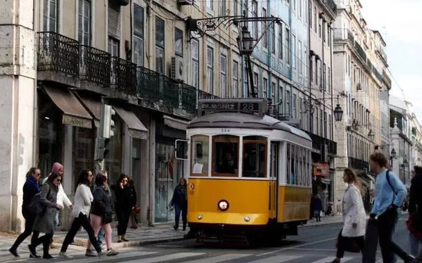 Criança brasileira sofre grave mutilação após violência em escola em Portugal