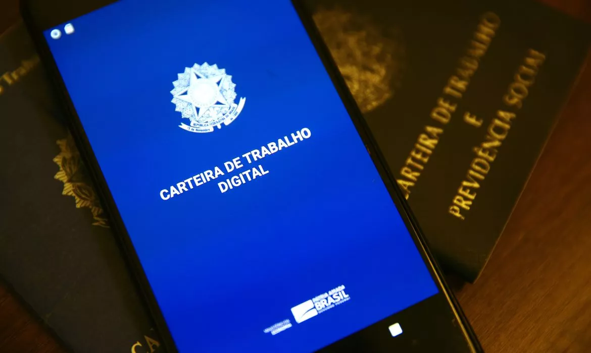 Economia aquecida: trabalhadores encontram empregos melhores e Brasil tem recorde de pedidos de demissão voluntária