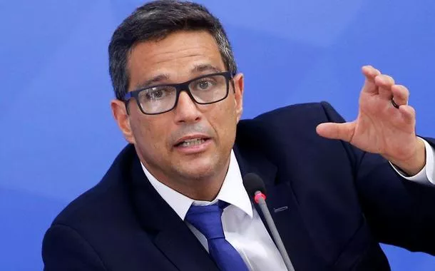 Campos Neto se queimou com varejo e fintechs ao abrir discussão sobre fim das compras parceladas e do crédito rotativo