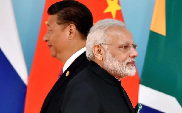 Presidente da China, Xi Jinping (à esq.), e o primeiro-ministro da Índia, Narendra Modi