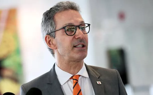 Em meio a ataques dos EUA ao Brasil, Zema lançará candidatura presidencial na Câmara Americana