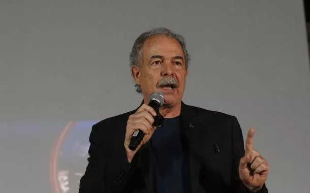 “O Estado não substitui o mercado, mas trabalha junto”, diz Aloizio Mercadante