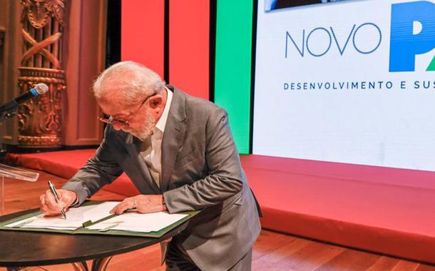 Presidente Luiz Inácio Lula da Silva assina o novo Plano de Aceleração do Crescimento (PAC)