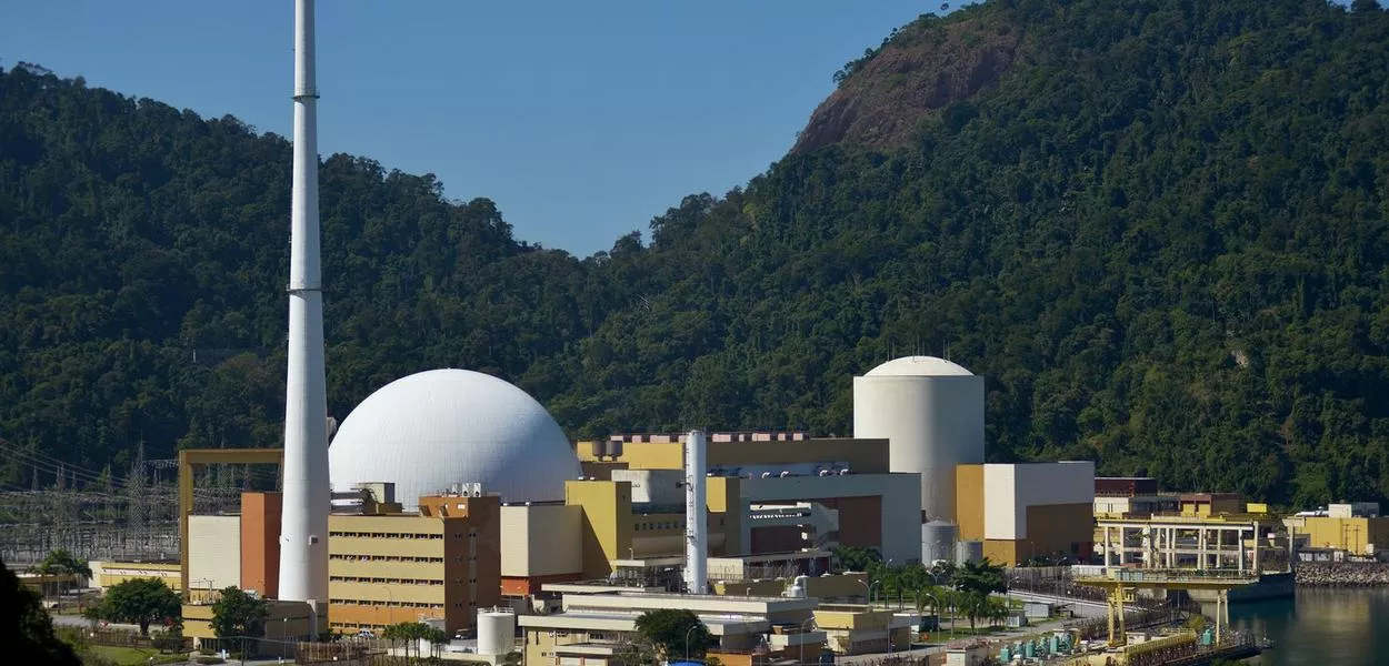 Vista de usina em Angra dos Reis - 1/08/2019