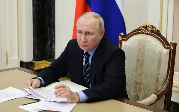 Putin denuncia estratégia dos EUA de culpar Estado Islâmico por ataque terrorista e isentar Ucrânia