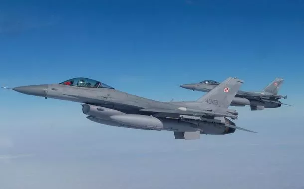 Aeroportos militares que abrigarem caças F-16 enviados à Ucrânia serão alvos de ataque da Rússia