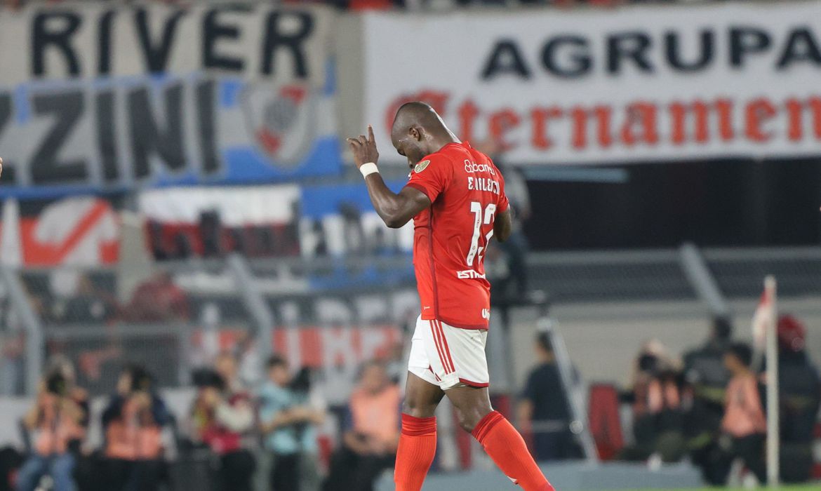 Veja gols: Internacional vence Bolívar e avança para semifinal com dois de  Enner Valencia