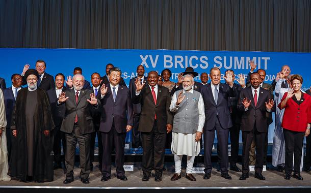 Presidente da República, Luiz Inácio Lula da Silva, e presidentes dos países amigos do BRICS, posam para foto oficial após a reunião do grupo, no Sandton Convention Centre. Joanesburgo – África do Sul.