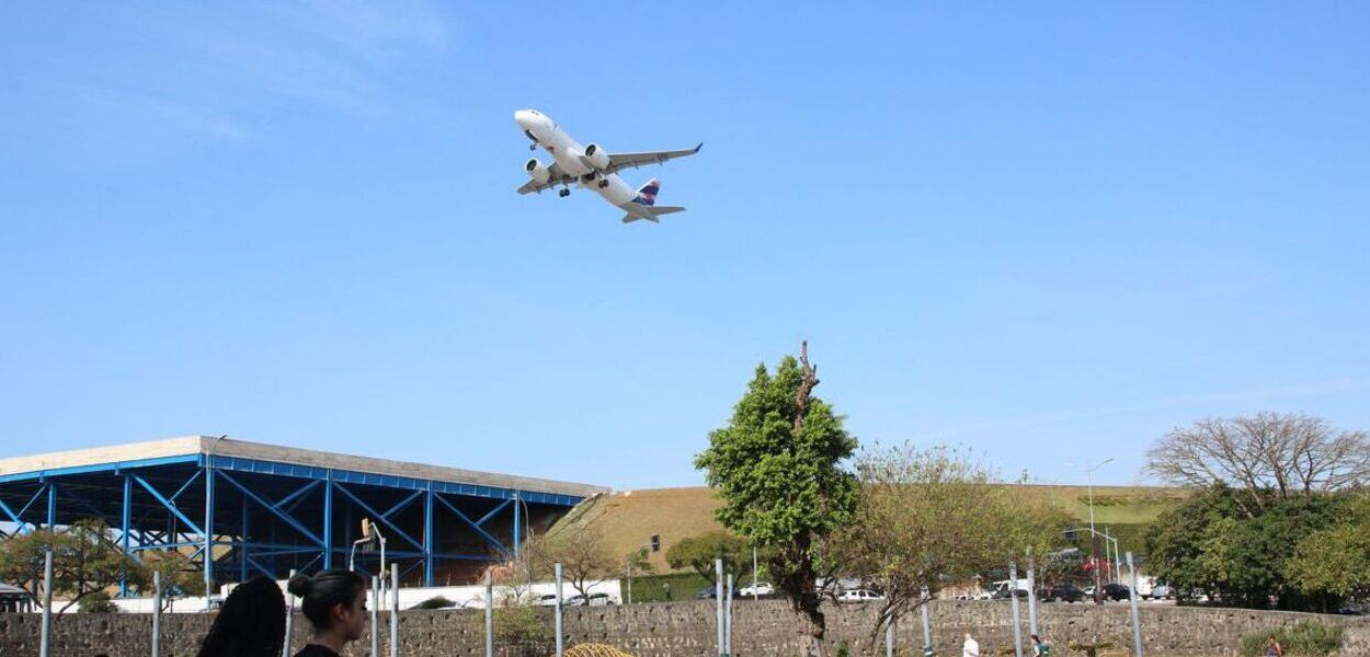 Problema em avião da Gol fecha pista do aeroporto de Congonhas