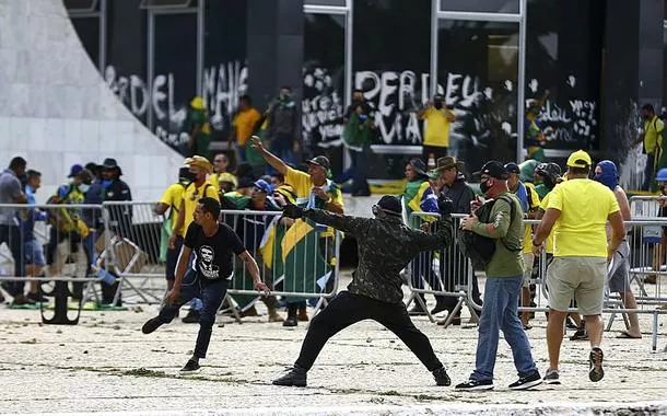 Mensagens recuperadas expõem plano golpista frustrado por militares