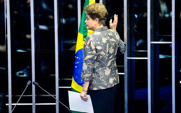 Presidente Dilma Rousseff na tribuna do Senado durante o Golpe de 2016