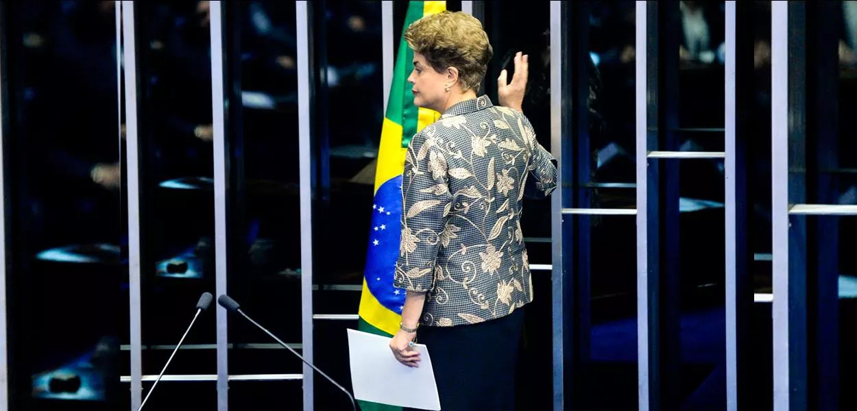 Presidente Dilma Rousseff na tribuna do Senado durante o Golpe de 2016