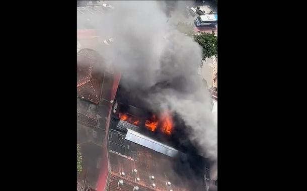 Incêndio atinge Mercado da Encruzilhada, no Recife