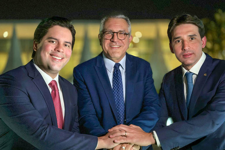 O ministro das Relações Institucionais, Alexandre Padilha, com André Fufuca e Silvio Costa Filho, no dia da confirmação da entrada deles no governo