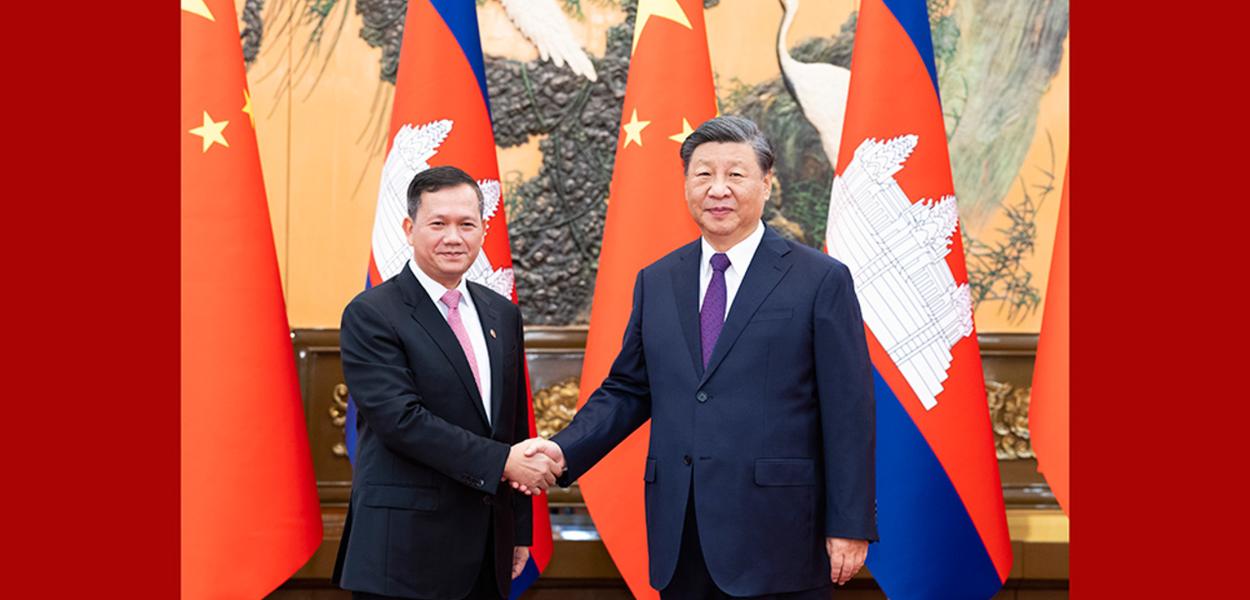 O presidente chinês, Xi Jinping, recebe o primeiro-ministro do Camboja, Hun Manet 