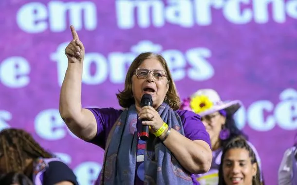 Cida Gonçalves repudia ofensa de Bolsonaro a mulheres: 'logo, logo ele será insignificante'