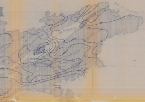 Parte de feixe de falhas geológicas, alinhado na direção nordeste, em recorte do mapa hidrogeoquímico da região do Vale do Paraíba e Litoral Norte do Estado de São Paulo (Campos, 1993) [1]