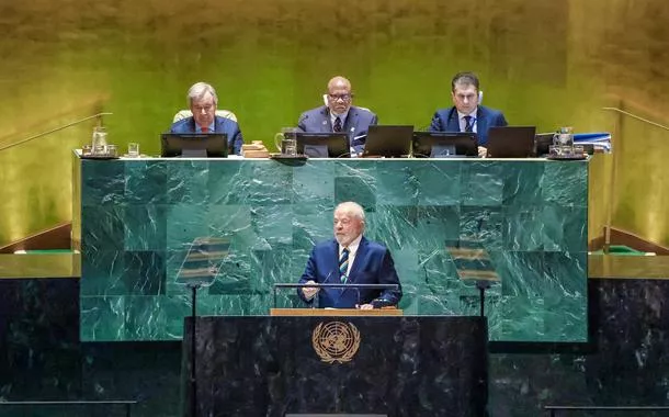 Lula embarca para Nova York em missão de paz