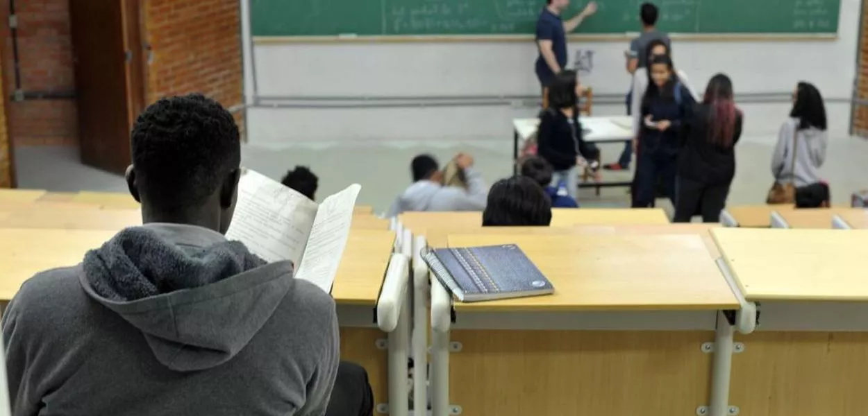 Aluno em sala de aula