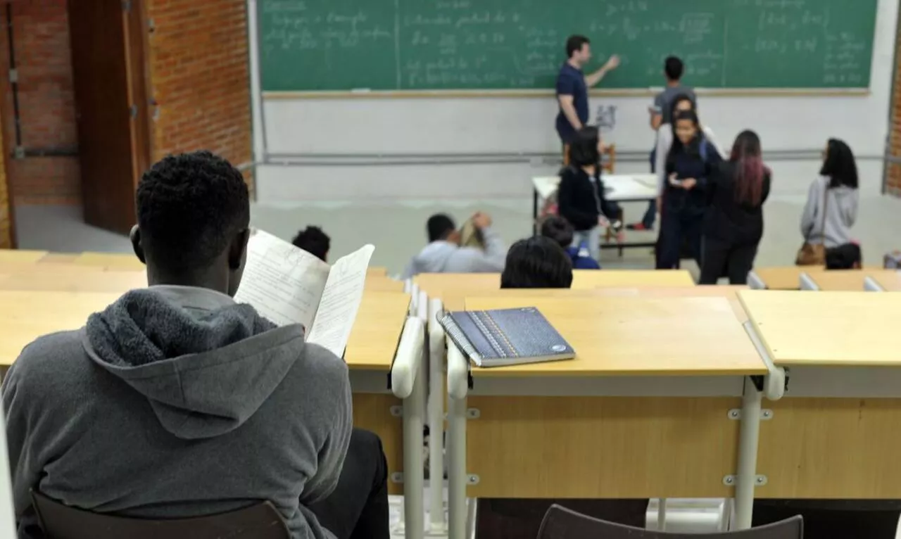 Aluno em sala de aula