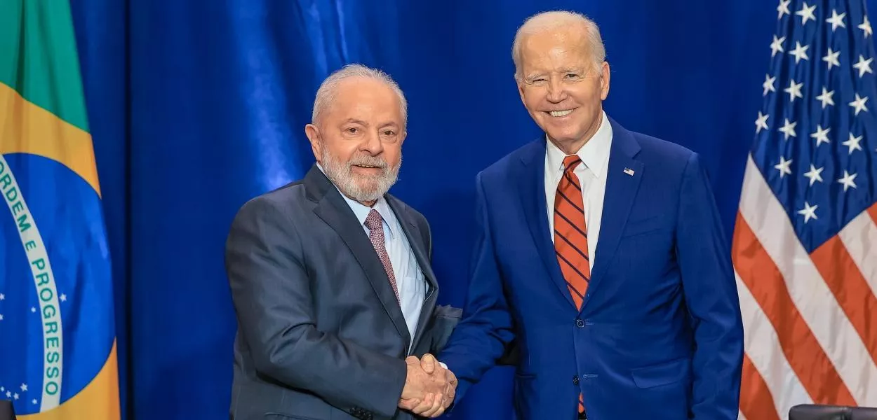 Os presidentes Luiz Inácio Lula da Silva (à esq.) e Joe Biden