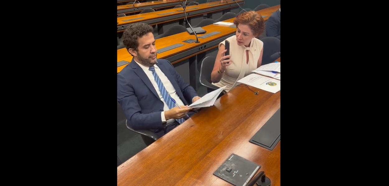 André Janones e Carla Zambelli 