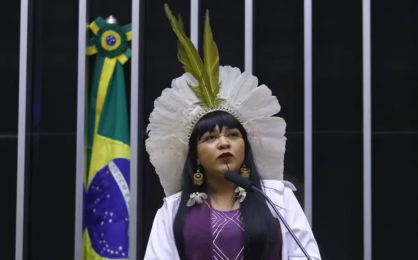 Após negociações com Lira, Célia Xakriabá passa a integrar comissão externa para apurar crise humanitária Yanomami