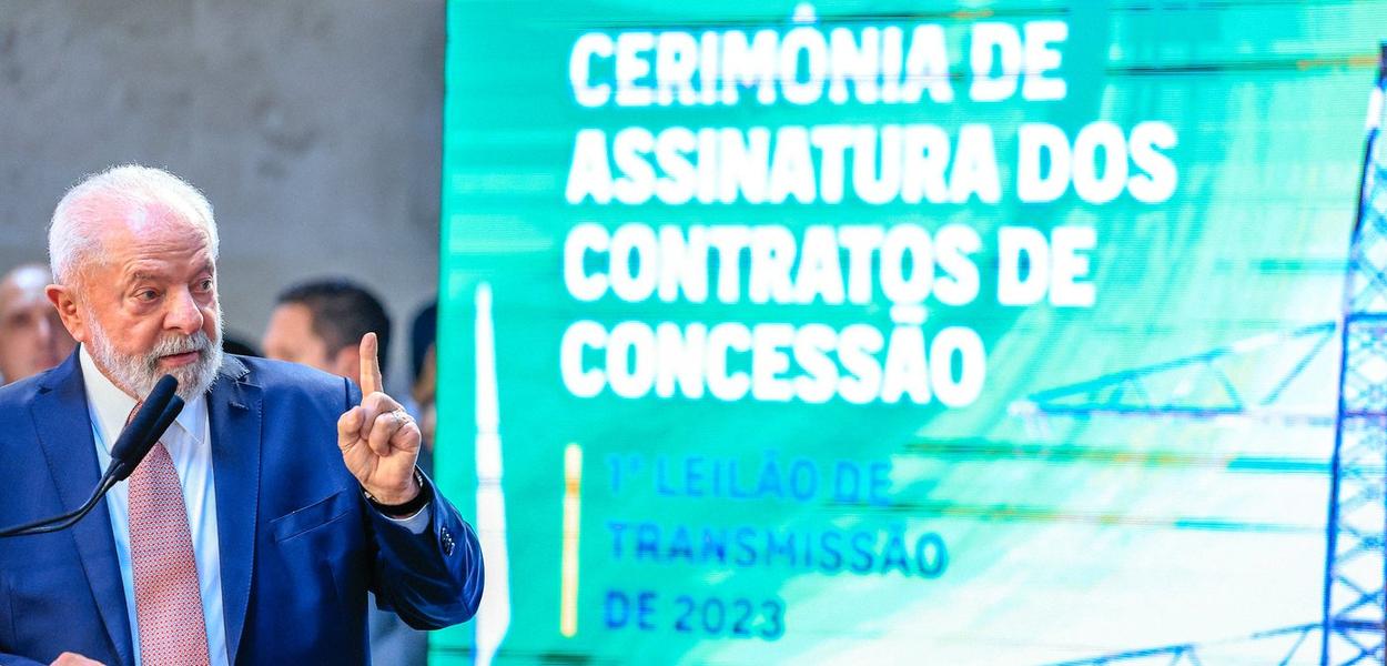 Lula assina concessões de energia