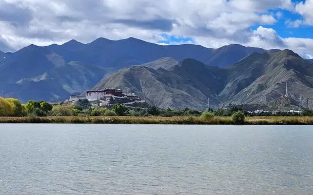 O Tibete que eu vi: entre o sagrado e o político