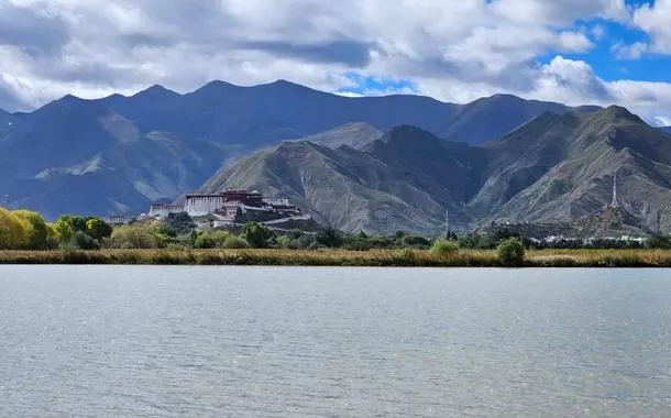 Explorando Xizang: uma jornada de harmonia ambiental entre desenvolvimento e natureza