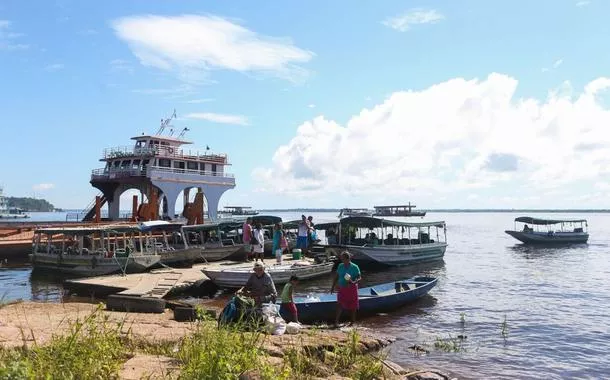 Manaus decreta emergência por causa da seca que afeta o Rio Negro