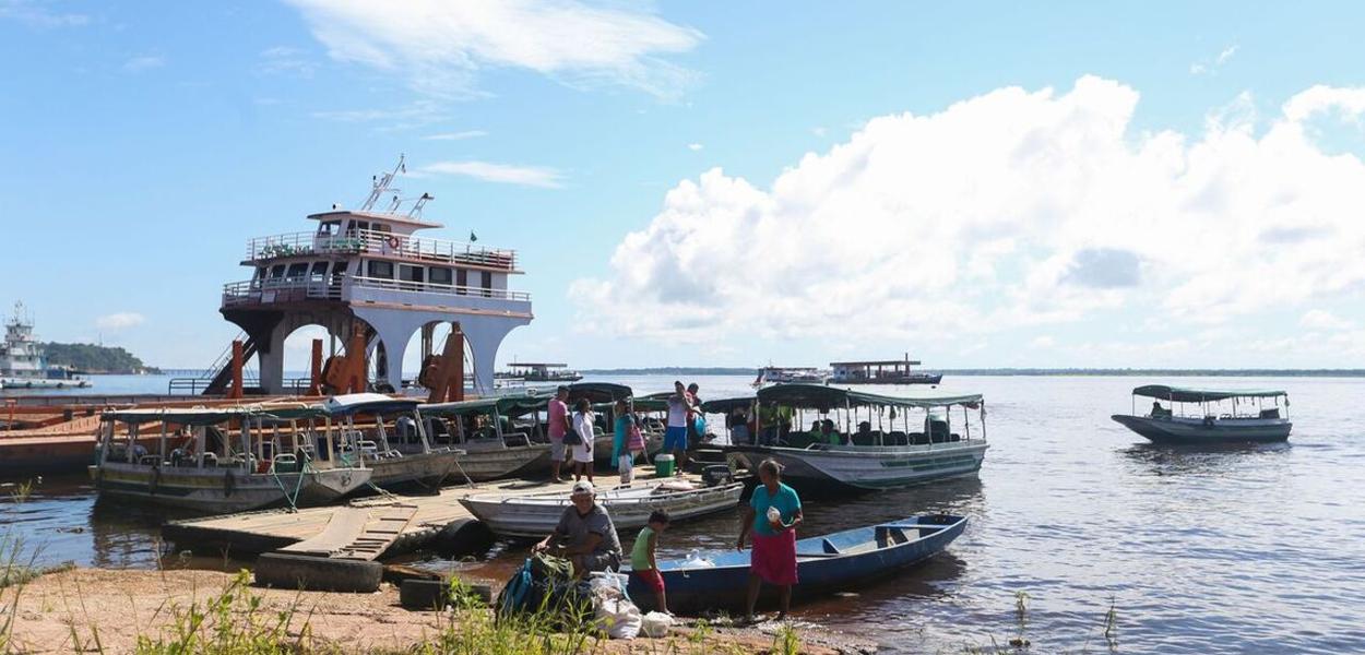 Populações afetadas pela seca no Amazonas