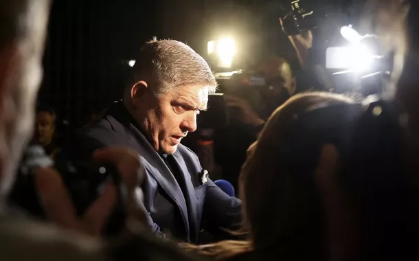 Após sofrer atentado a tiros, primeiro-ministro da Eslováquia está consciente e é capaz de falar