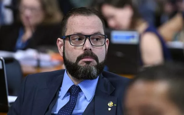 Senador bolsonarista que teve caminhão da família apreendido com maconha defende criminalização do porte de drogas