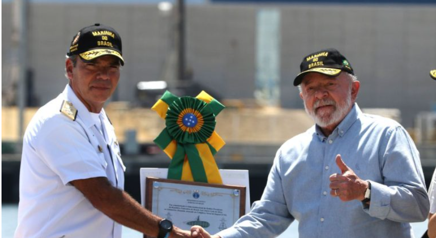 Comandante da Marinha, Marcos Sampaio Olsen, e presidente Lula 23/3/23