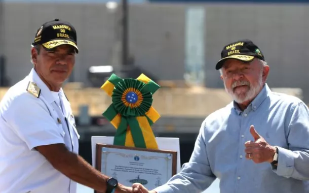 Comandante da Marinha, Marcos Sampaio Olsen, e presidente Lula 23/3/23