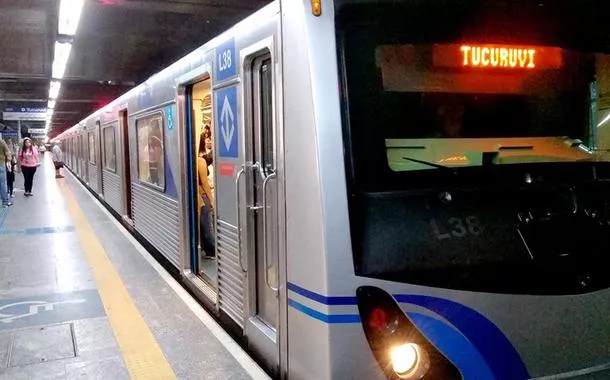 Motoristas e cobradores aprovam greve de ônibus em SP