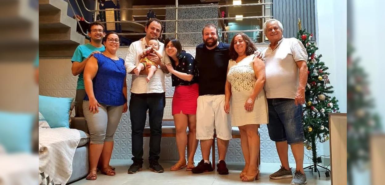 Diego Bomfim com a família em publicação no perfil do médico no Instagram