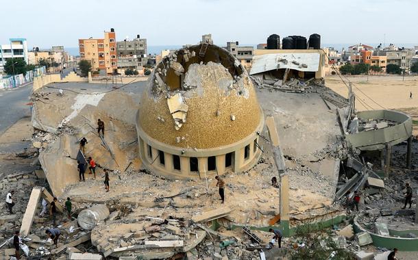 Israel bombardeia Gaza, agravando o conflito com palestinos