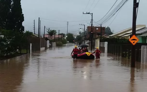 Santa Catarina: 24 cidades atingidas pelas chuvas e 10 em situação de emergência