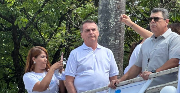 Bolsonaro disse a apoiadores em BH que, quando presidente, temas como aborto e drogas nunca eram pautados