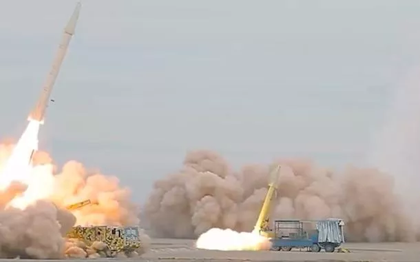Hezbollah dispara com força total em novo ataque contra Israel (vídeos)