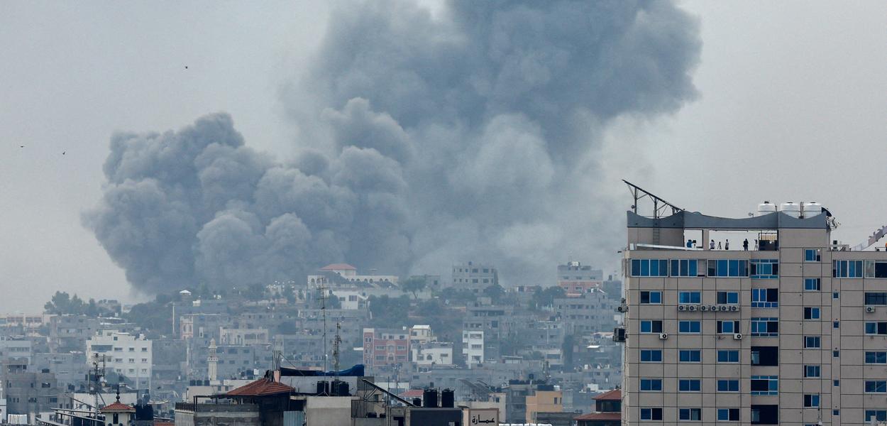 Fumaça de ataque israelense em Gaza - 09/10/2023
