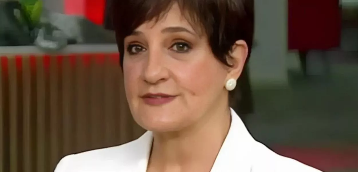 A jornalista Mônica Waldvogel em transmissão da Globo News