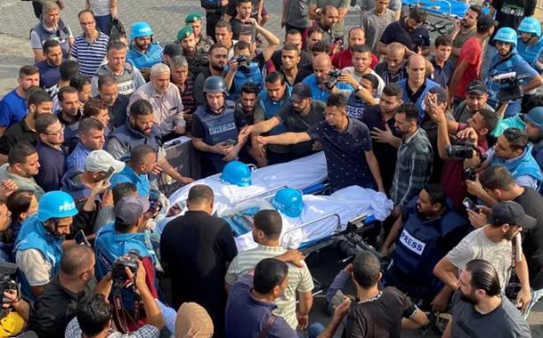 Pessoasslots for bingoluto, incluindo colegas, carregam os corpos dos jornalistas palestinos Mohammed Subh e Saeed al-Taweel na cidadeslots for bingoGaza 