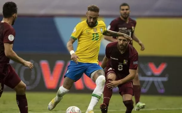 Neymar sofre mais uma vez lesão em campo e internautas pedem que jogador saia da Seleção