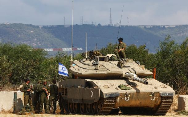 Soldados israelenses perto da fronteira com o Líbano
