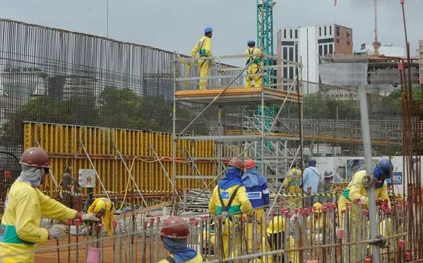 'Fim da escala 6x1 pode gerar desemprego ou informalidade', afirma Câmara Brasileira da Indústria da Construção